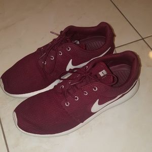 Nike Roshe Rn Sz 11 Maroon White Swoosh